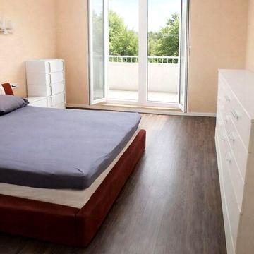 Продаж 4к Квартира Середня вулиця