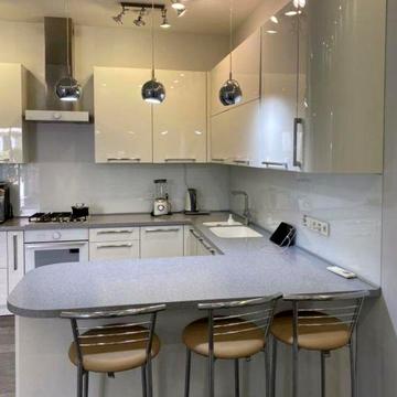 Центр, Шикарная 4-х комнатная квартира 102 кв. Свой закрытый двор