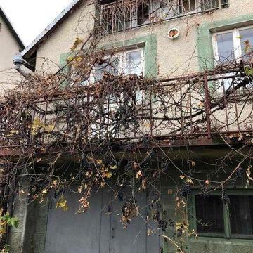 Продаж ділянки та дачного будинка біля комплесу Львівська Швейцарія