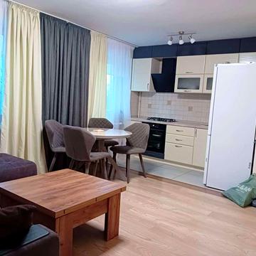 Олександра Поля просп. (Кірова), 44