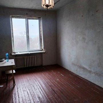 Продам 2х комнатную " сталинку" по Сичеславской.