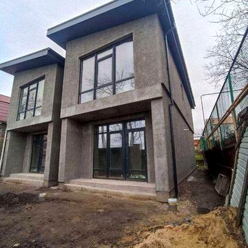 Будинок біля моря