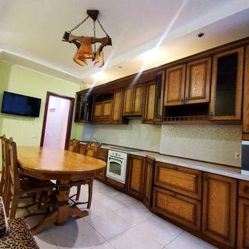 Євгена Коновальця 32Г