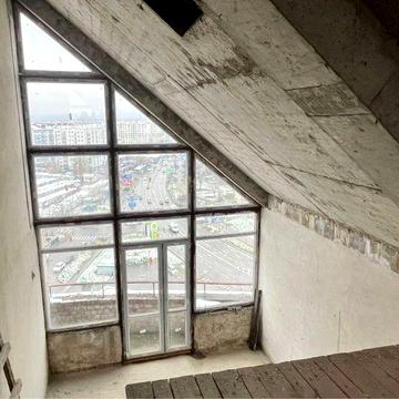 Продаж просторої дворівневої квартири.