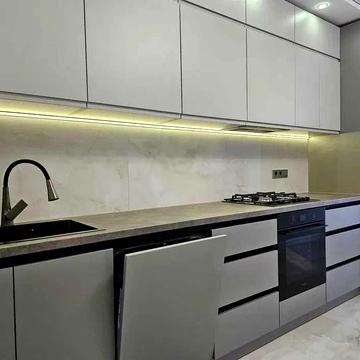 1-кім з ремонтом в центрі міста, інд. газ опалення,  середній поверх