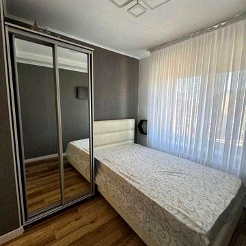 Продам 2 кім в центрі