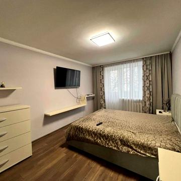 2-кімнатна квартира біля центру, вул. Берегова