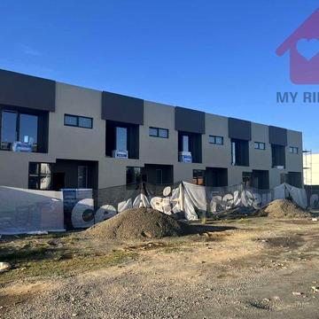 Продаж котеджів в Садовому!