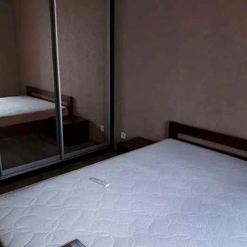 Тепла, обжита, за приємною ціною, можна з тваринкою.Закритий ЖК