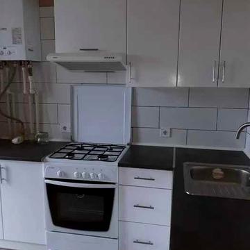 Тепла, обжита, за приємною ціною, можна з тваринкою.Закритий ЖК