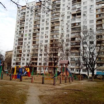 Оболонська пл. (Дружби Народів СРСР), 3