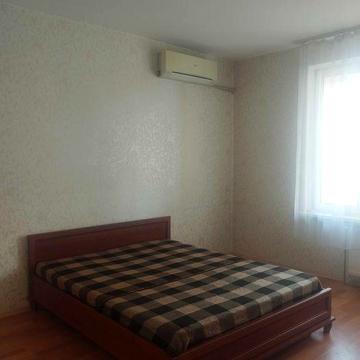 ЖК Червонозоряний, Лобановського 6д., Севастопільська площа. 50м2.