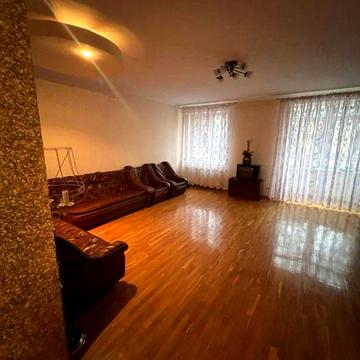 Продається велика 3-х кімнатна квартира з ремонтом