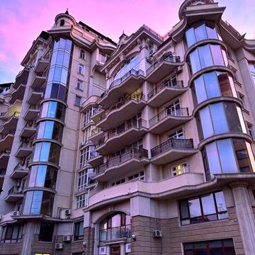 Сдам 2 к кв в историческом центре в новом доме ЖК Звмок цветов