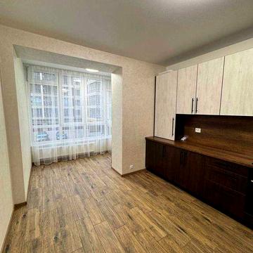 Актуальна оренда квартири в центрі міста. Будинок Рауш.