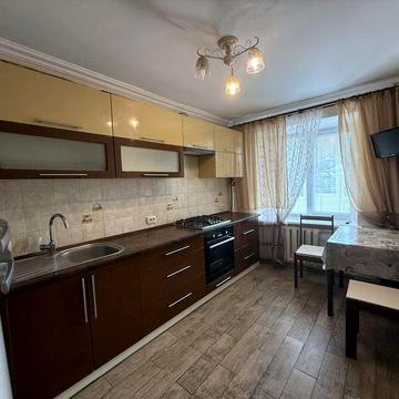 Оренда трикімнатної квартири по Конякіна