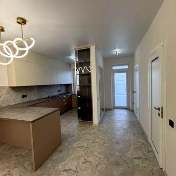 Продаж 3-кім тауна з євроремонтом!