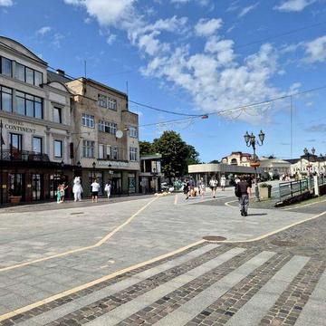 Здається в оренду кв-ра на Київській Набережній поруч з Драмтеатром