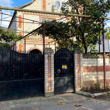 Продається двоповерховий будинок !