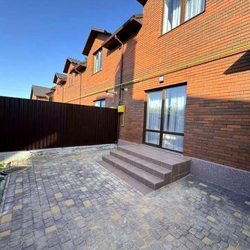 Продам таунхаус з ремонтом