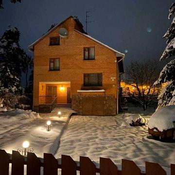 Оренда будинку у Брюховичах біля лісу