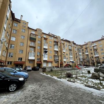 В обжитому будин.центр міста,закритий двір.