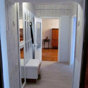 Правобережна вул., 3