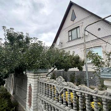 Продаж будинку у смт Рокитне