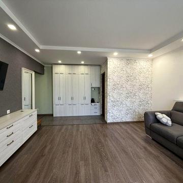 Оренда 3 кімнатної квартири з 2 паркомісцями .Від власника . 3 кімнати