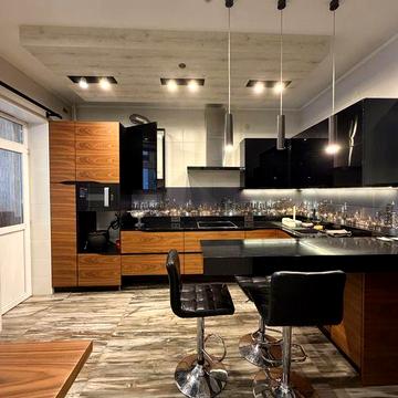 Простора 3-х кімнатна.