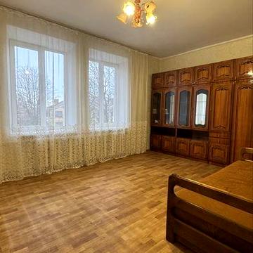 Продається 2-кімнатна квартира в центрі Нововолинська