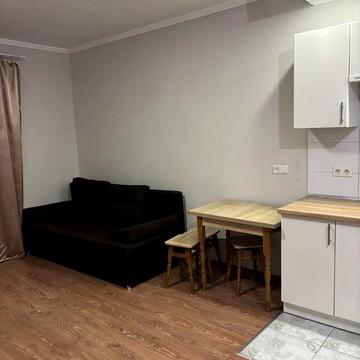 Сдам студию  на Боровского ЖК Золотые Столбы