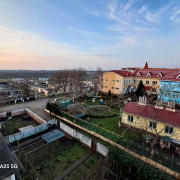 Продам! Срочно! 3-комнатную  квартиру в пгт.Авангард