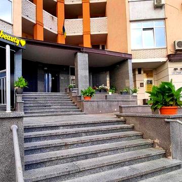 Продам 3-х комнатную квартиру. Осокорки. Вул. Є.Чавдар 2. ЖК Молодіжний