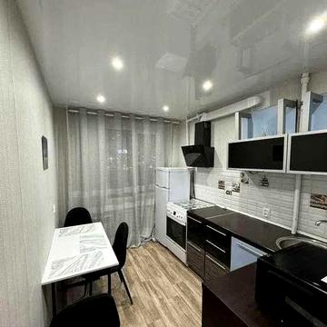 (Власник, 1 кімнатна кв. комунальні враховані)