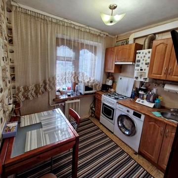 Молодіжна, 7