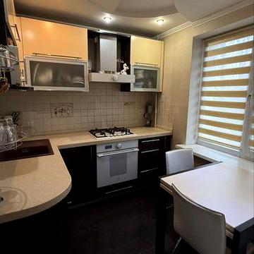 Чаривная, трехкомнатная квартира, продажа