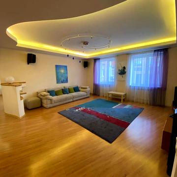 Виконкомівська вул., 7