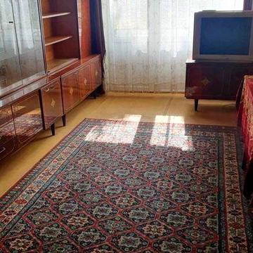 Продается 1 комнатная квартира . В центре города.