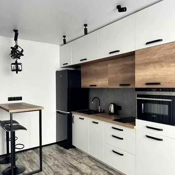 Нова квартира на Митниці, помісячно