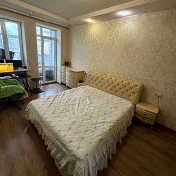 Продам 1комнатную полногабаритную квартиру,сталинка,капитальный ремонт