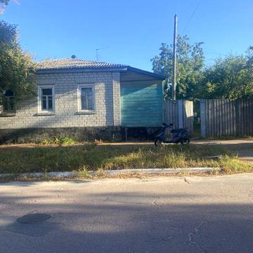 Будинок в центрі міста Остер( можна купувати під бізнес)