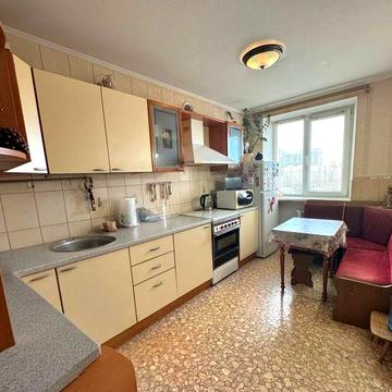 Продам 4-кімнатну квартиру центр Чорноморська