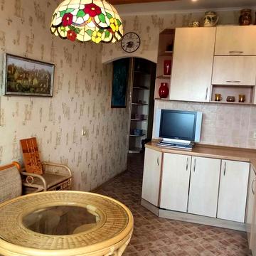 Вінстона Черчилля вул. (Червоноткацька), 18-Б