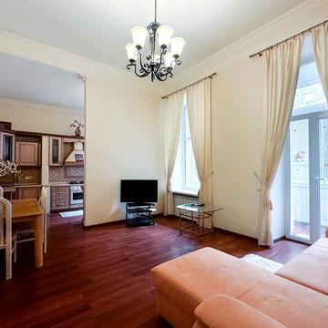 Богдана Хмельницького вул., 10