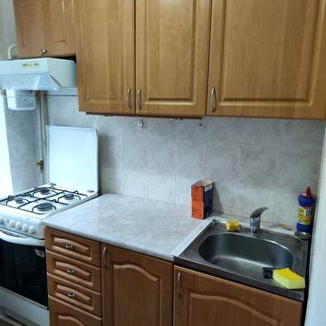 Сдаю 1к/кв пл.Победы 3/5,мебель, стиральная машина,6000