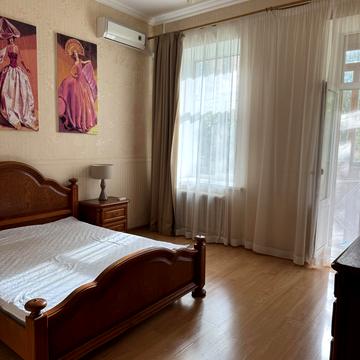 Володимирська вул., 79а