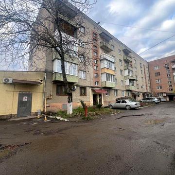 Продаж 2- км кв у самому центрі