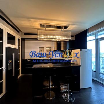 Раїси Окіпної вул., 18