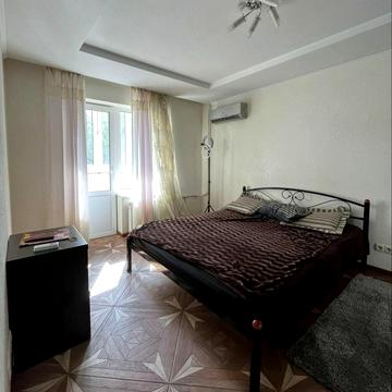 Жилянська вул., 76